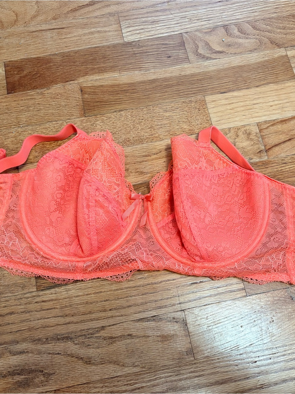 Lace Underwire Bra in orange 32H like new like new freya